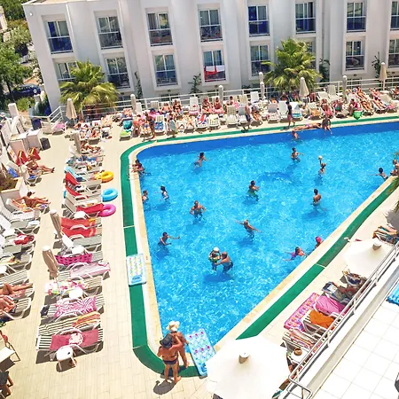 Club Shark Otel 4*