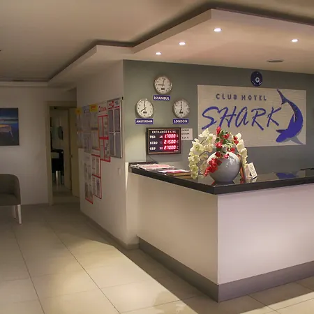 Club Shark Otel 4*
