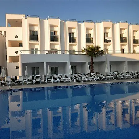 Ξενοδοχείο Club Shark 4*