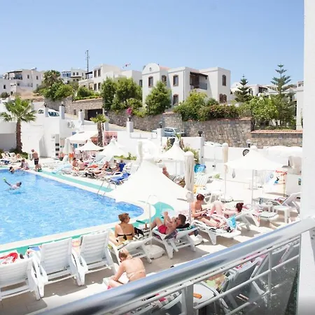 Club Shark Otel
