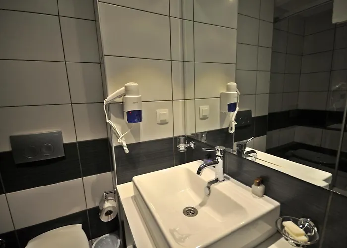 Club Shark Szálloda 4*