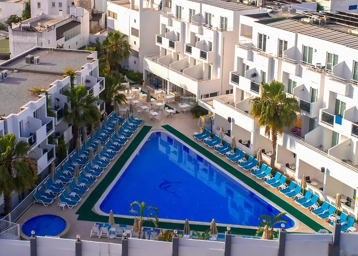 Club Shark Szálloda 4*