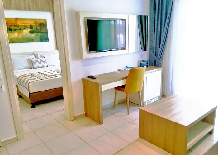 Club Shark Szálloda 4*