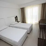 كلوب شارك