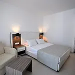 فندق كلوب شارك غومْبيت