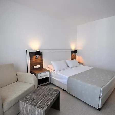 Hotell Club Shark 4*