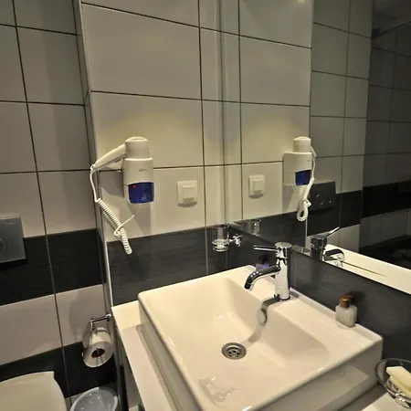 Club Shark Hotell 4*