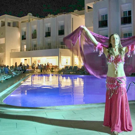 Club Shark Hotell 4*