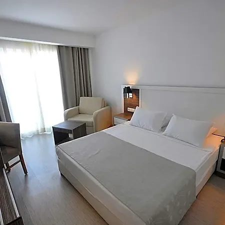 Hotel Club Shark 4*