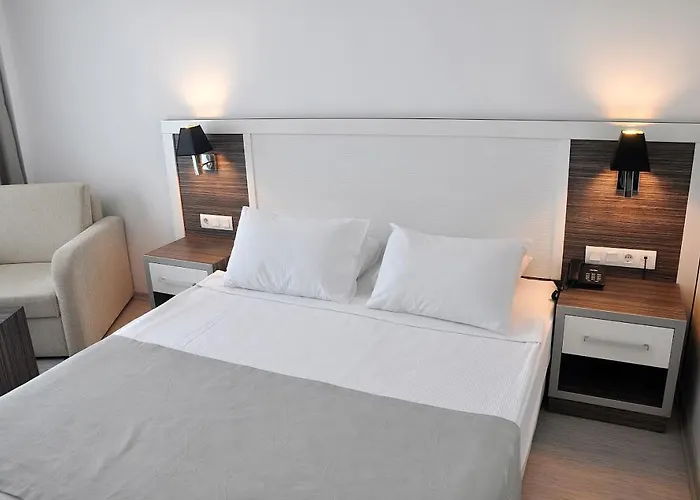 Club Shark Отель 4*