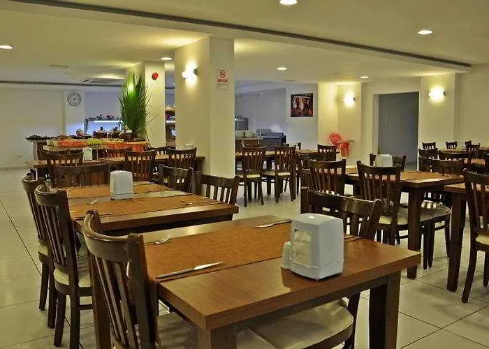 Club Shark Отель 4*